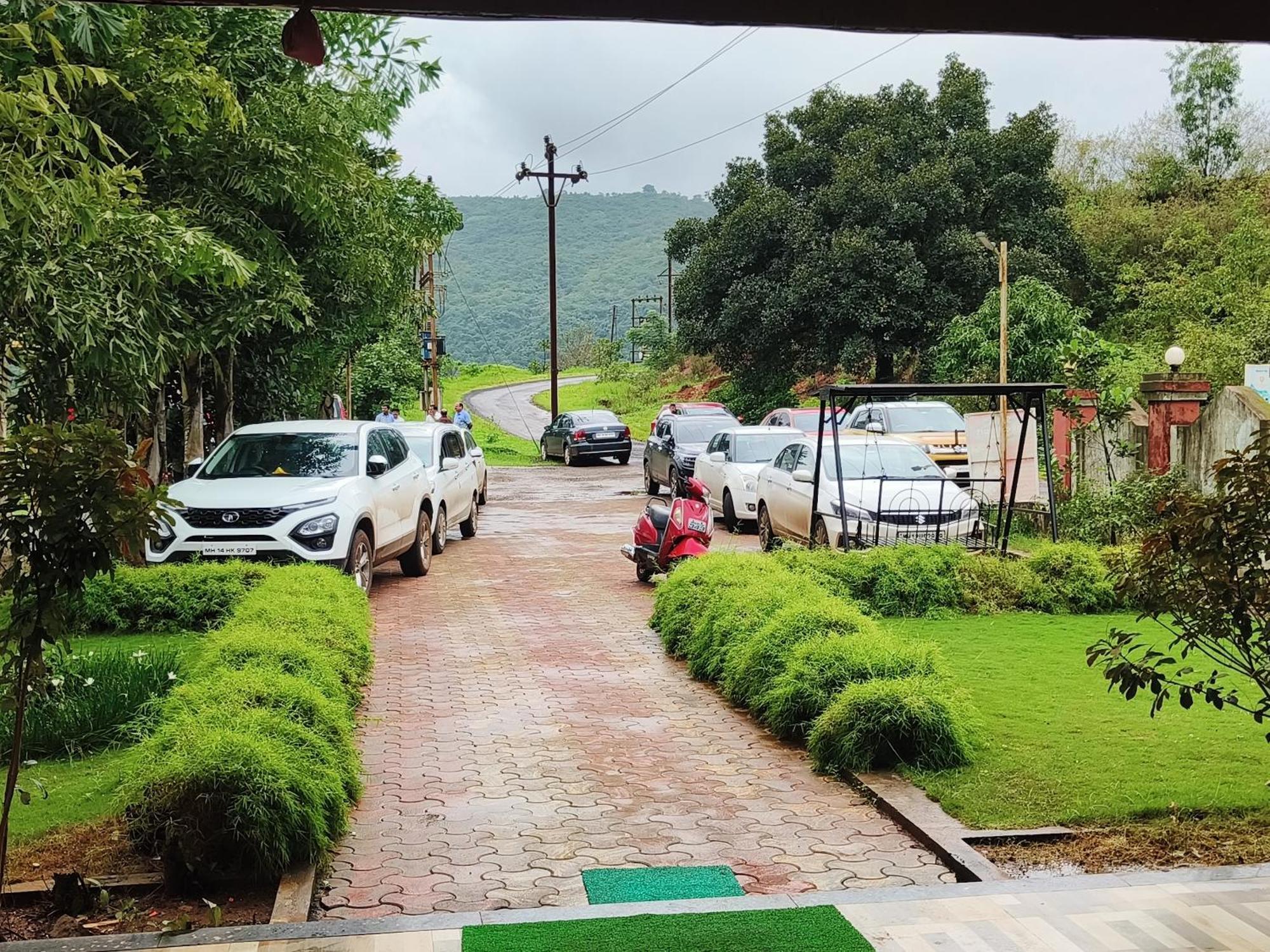 Swiss Lake Resort Lavasa Εξωτερικό φωτογραφία