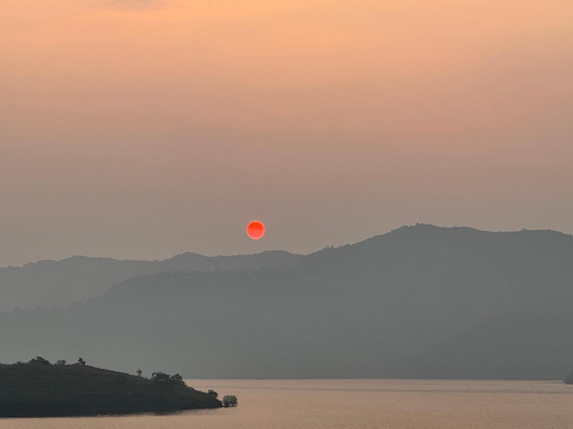 Swiss Lake Resort Lavasa Εξωτερικό φωτογραφία